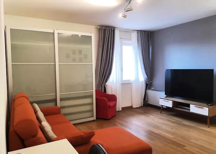 Quiet Station Flat 86Sqm 100M To Bus Station 300M To Train Station