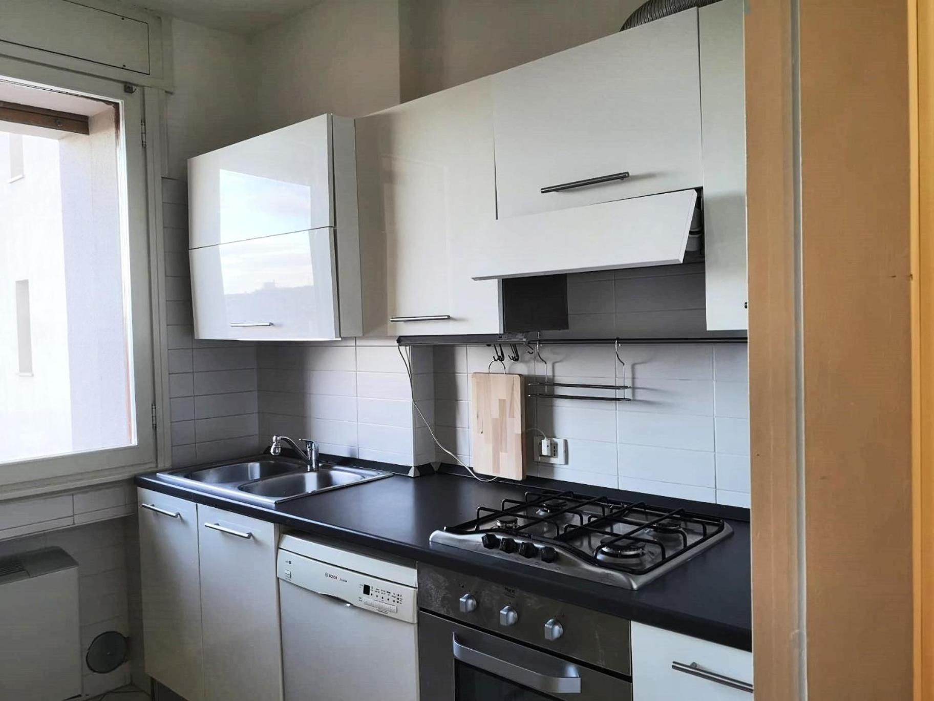 Quiet Station Flat 86sqm 100m To Bus Station 300m To Train Station Apartamento