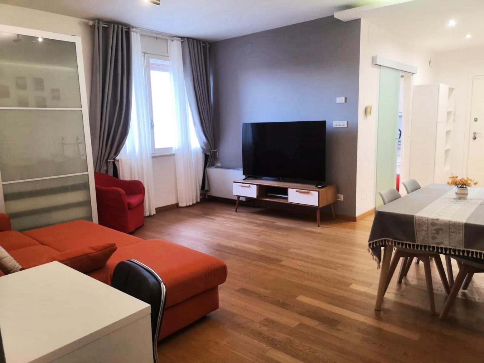 Quiet Station Flat 86sqm 100m To Bus Station 300m To Train Station Apartamento *