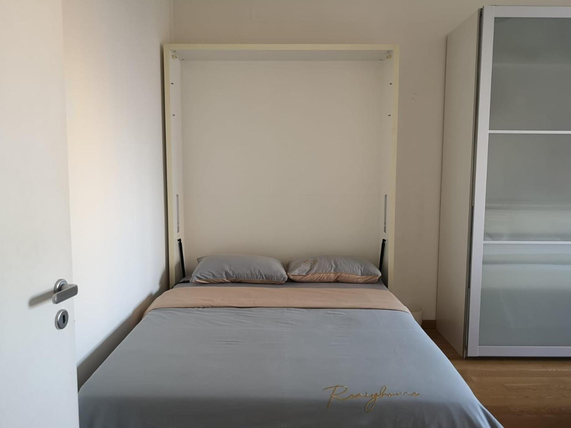 Quiet Station Flat 86sqm 100m To Bus Station 300m To Train Station *